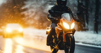 Tempolimit und Mindestabstand im Winter: Sicherheit für (Foto: AdobeStock 669680755  Marc Andreu)
