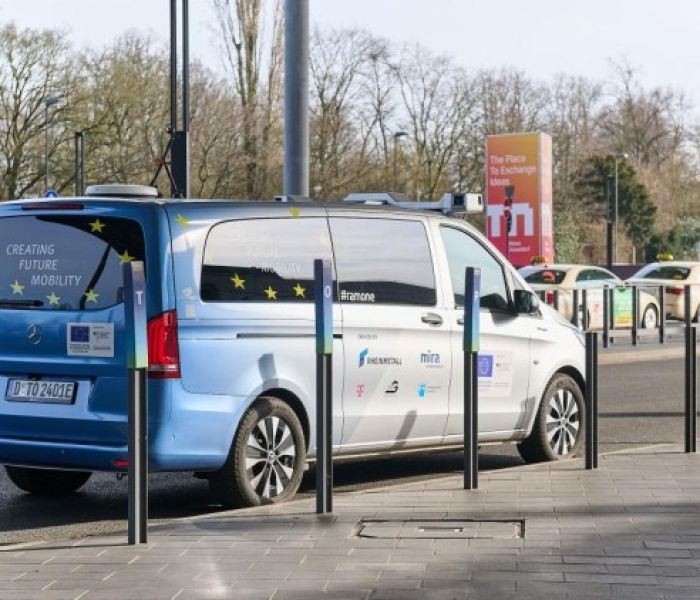 Teleoperations-Demonstrator im Straßenumfeld (Foto: Arnold NextG)